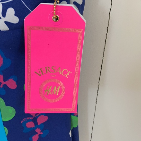 Stunning dress never warped a special edition - Picture 5 of 6